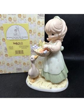 PRECIOUS Moments “He Graces The Earth With Abundance" figurine